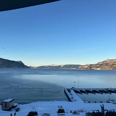 Hotellrom Med Sjo Utsikt * Hjelmeland